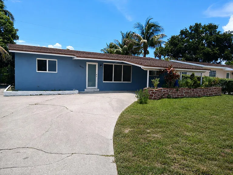 1837 Gardenia Rd — Photo 1