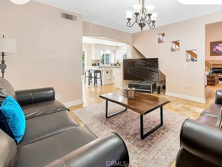 34 Santa Monica St — Photo 7