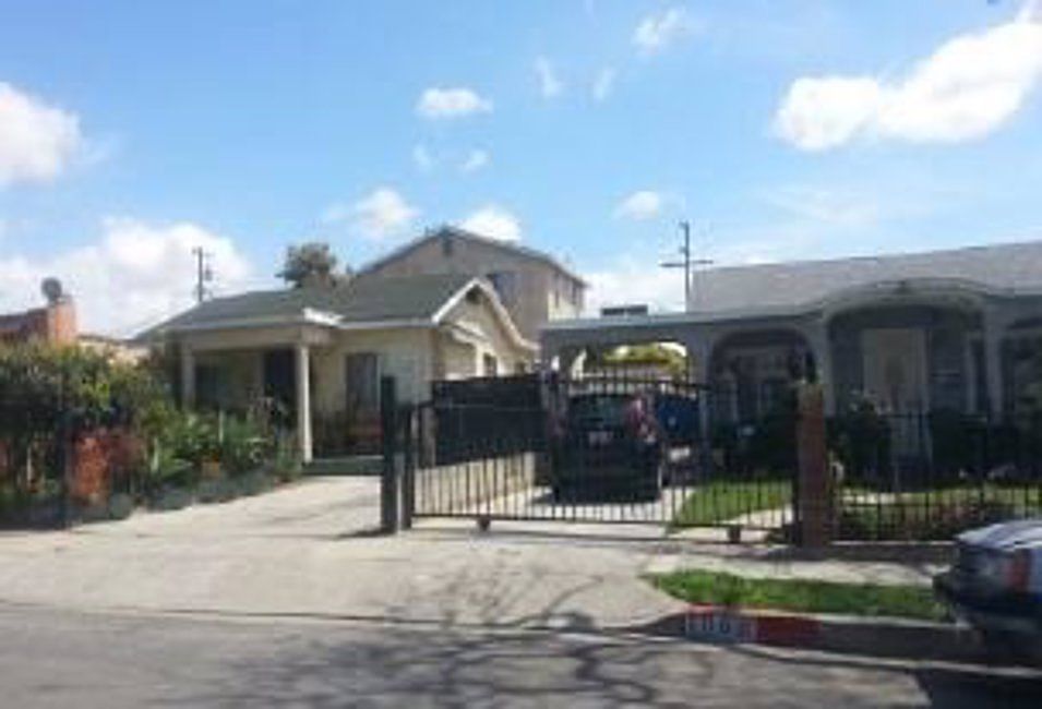 2nd image of 1008 E 66th St