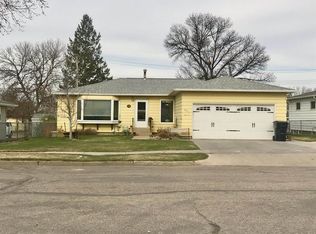 921 15th Ave W, Williston, ND 58801