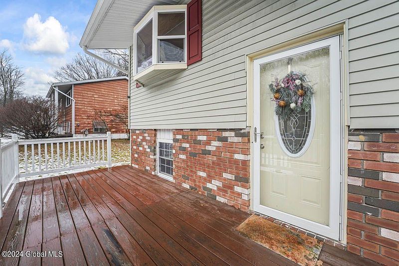 3rd image of 32 Ferndell Spring Drive