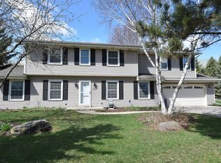W227N2533 Meadowood Ln, Waukesha, WI 53186