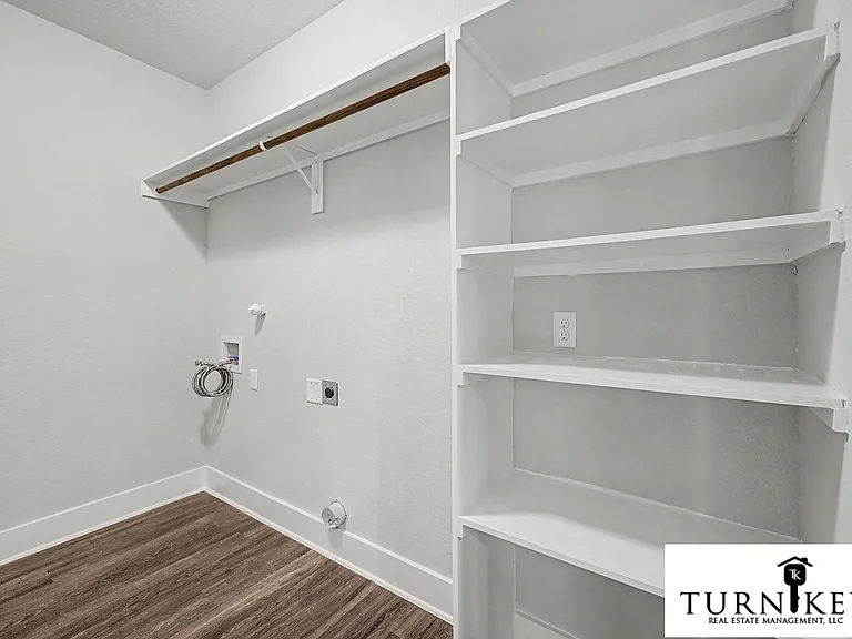 220 Stewart Bend Ct — Photo 11