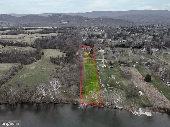 2nd image of 804 Farms River Rd