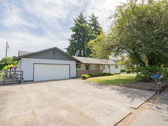 3rd image of 302 Madrona Ave