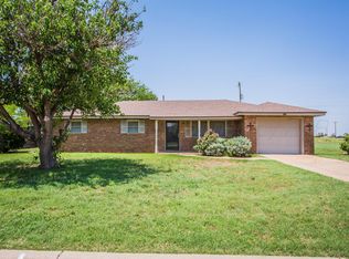 1016 NW 11th St, Tulia, TX 79088