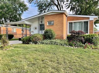 22600 Sunnyside St, Saint Clair Shores, MI 48080
