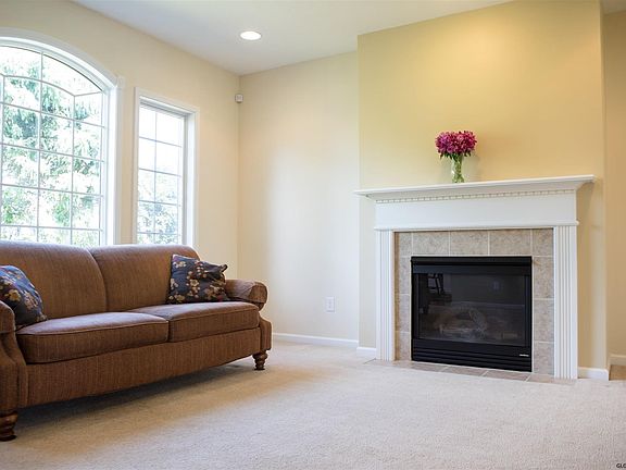 4th image of 10 Hilltop Dr