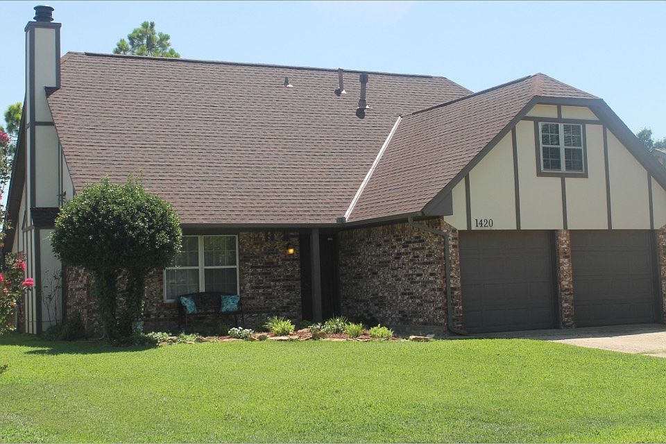 Spacious covered front porch