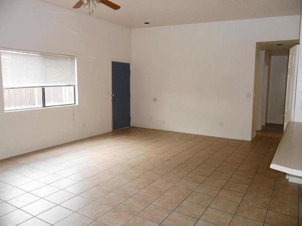 5 bed, 1714 sqft, $3,425 — Photo 4