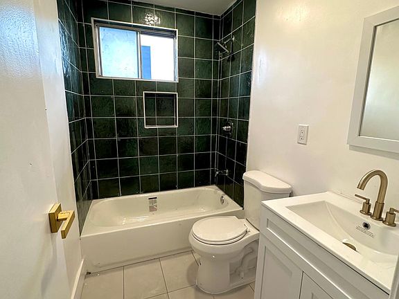 5th image of 202 Rosemont Ave APT 4