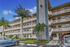 1 bed, 1.5 bath, 738 sqft, $1,599 — Photo 1