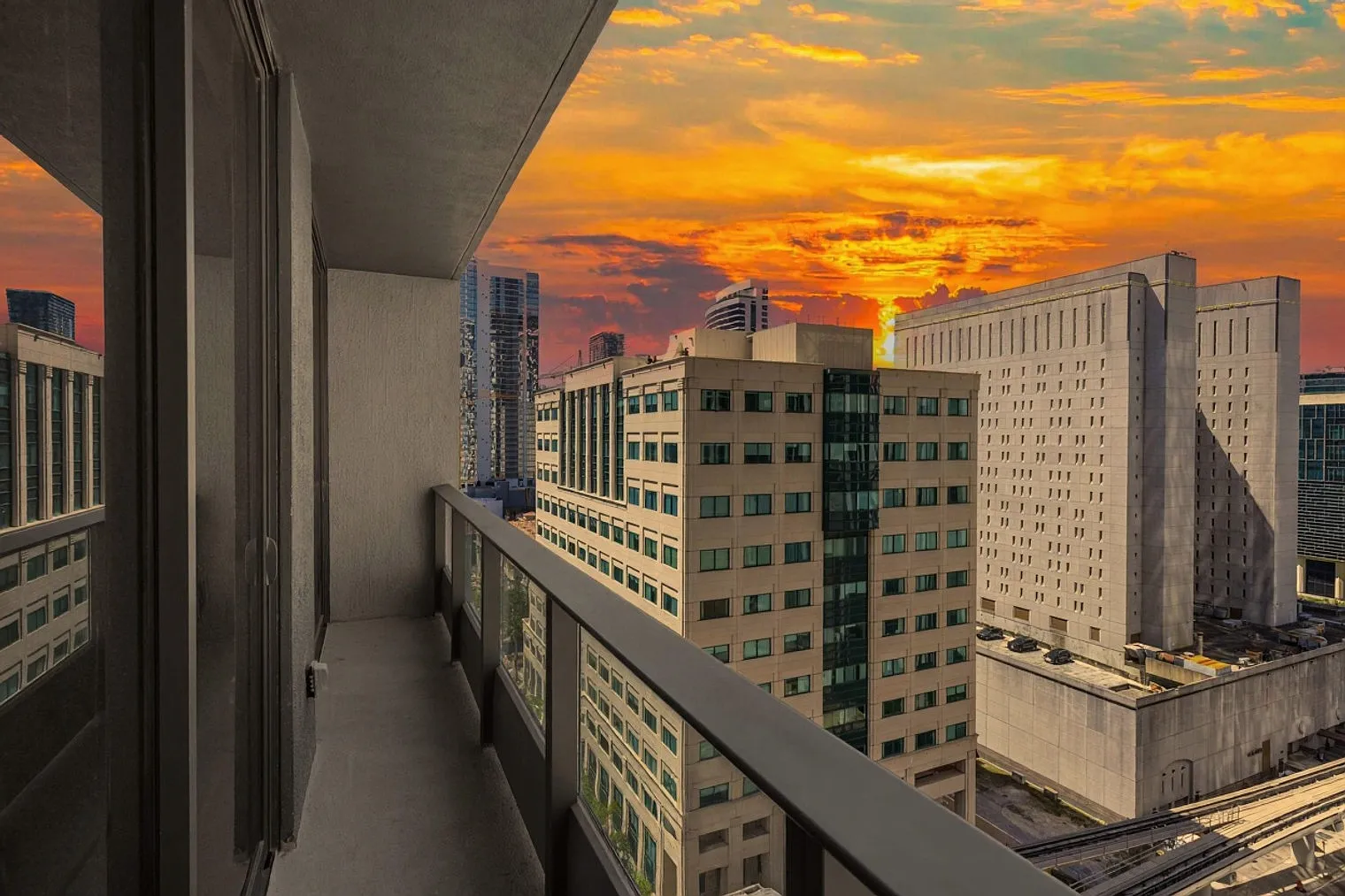 1 bed, 1.0 bath, 559 sqft, $3,597 — Photo 3