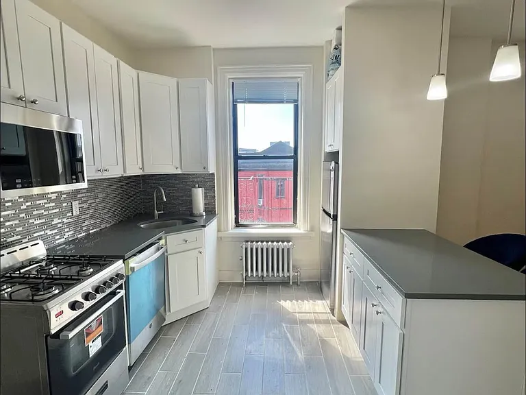 663 President St #D6 — Photo 4