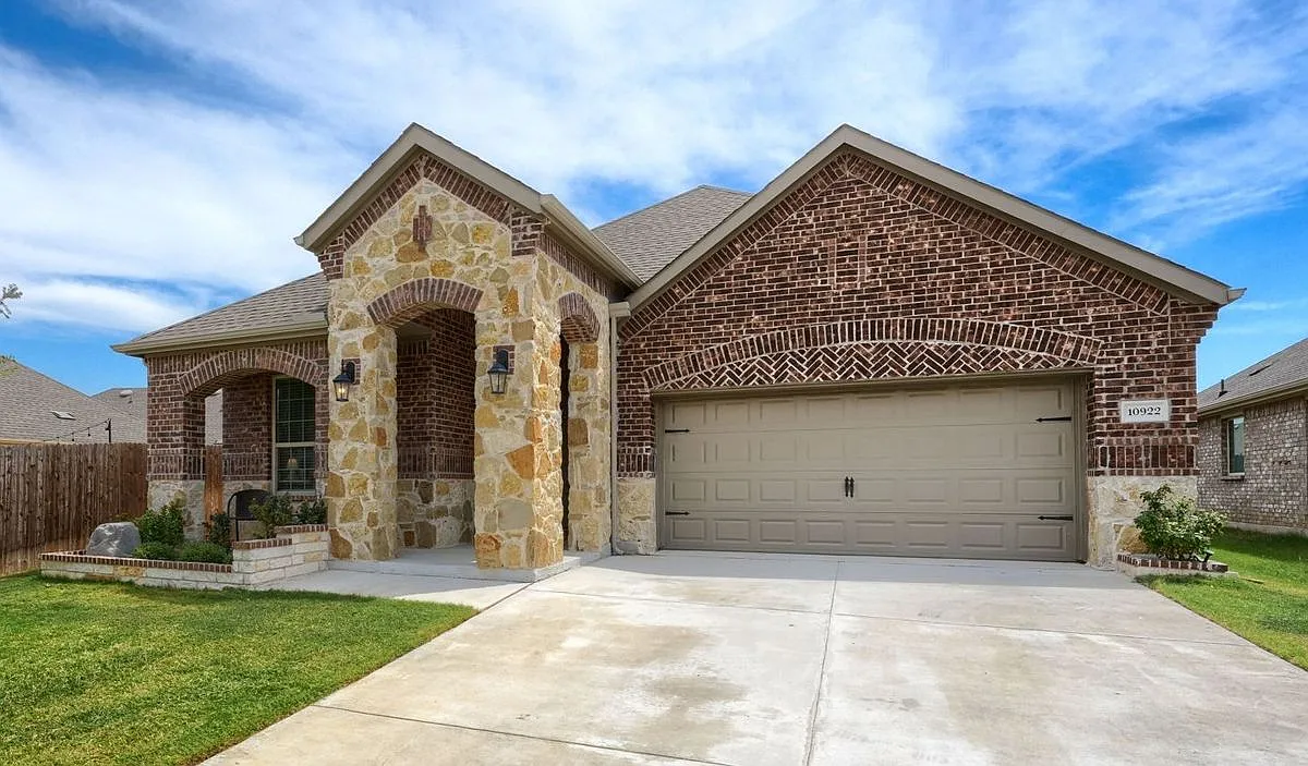 3 bed, 2.0 bath, 1783 sqft, $2,295 — Photo 1