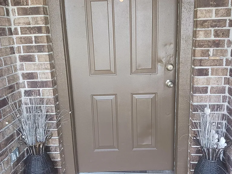7706 Covedale Dr — Photo 2