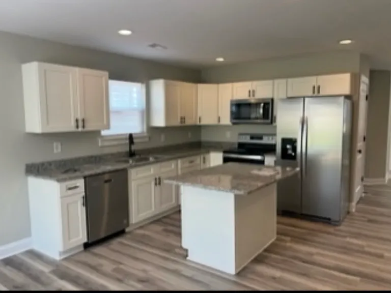 107 Woodstone Ln — Photo 2