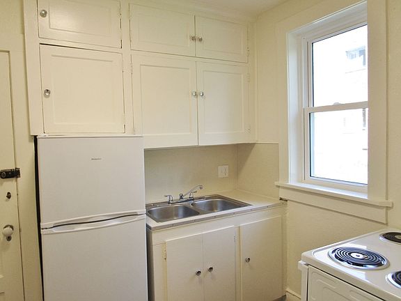 5th image of 1329 E 11th Ave #8