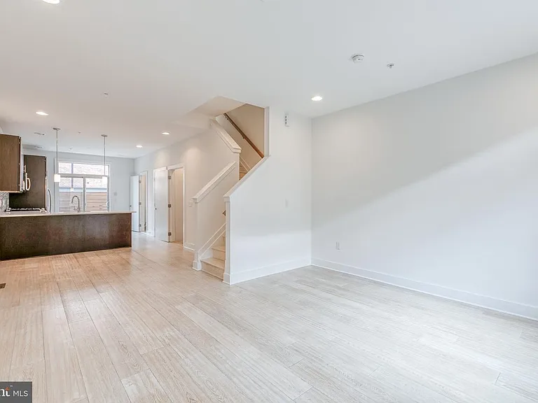 906 N 5th St — Photo 4