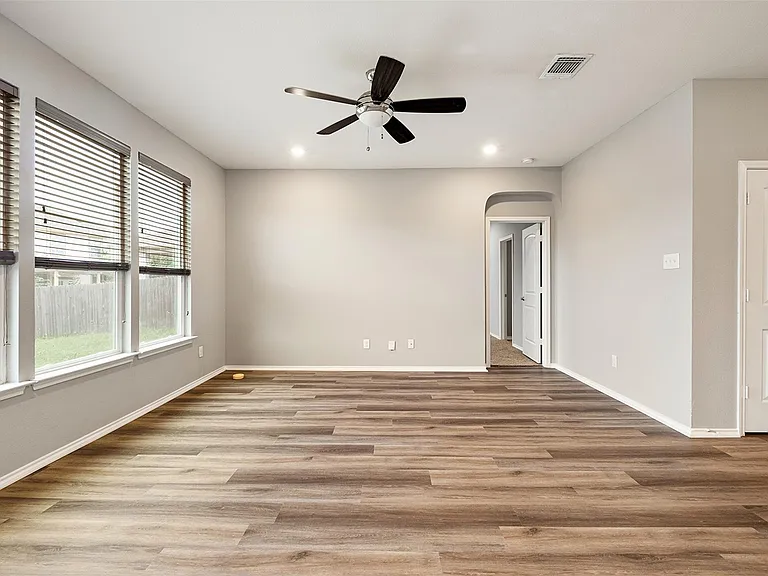 12401 Franklin D Roosevelt St — Photo 12