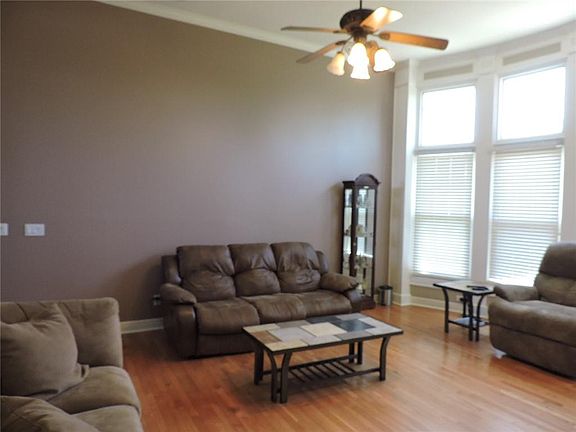 3rd image of 2913 SE Bingham Dr