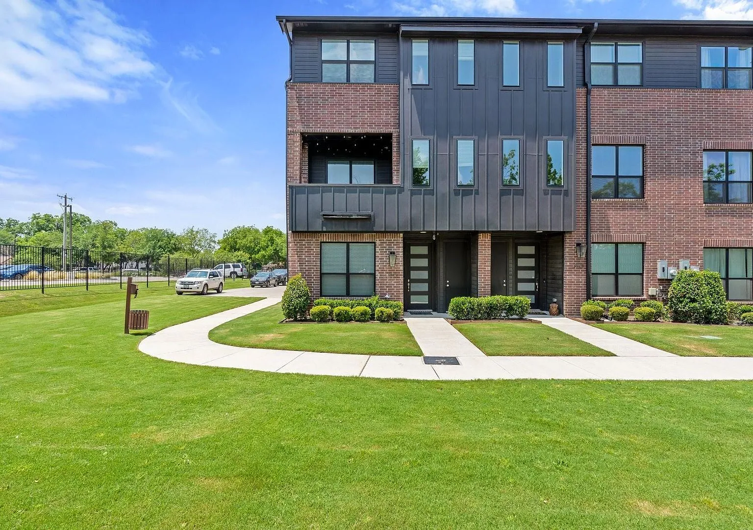 2830 Addison Park Lane-Townhome Near TCU — Photo 1