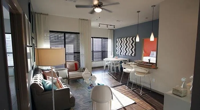 2700 Brazos St #B3 — Photo 11