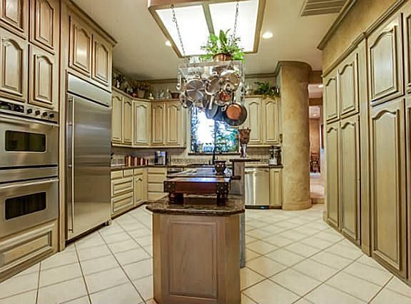 4th image of 8 Woodland Dr