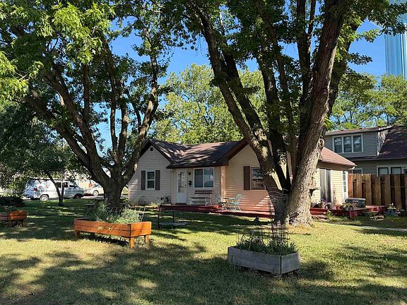 2nd image of 302 N 2nd St