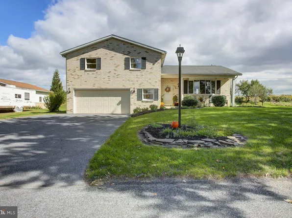 16 Obsidian Dr, Chambersburg, PA 17202