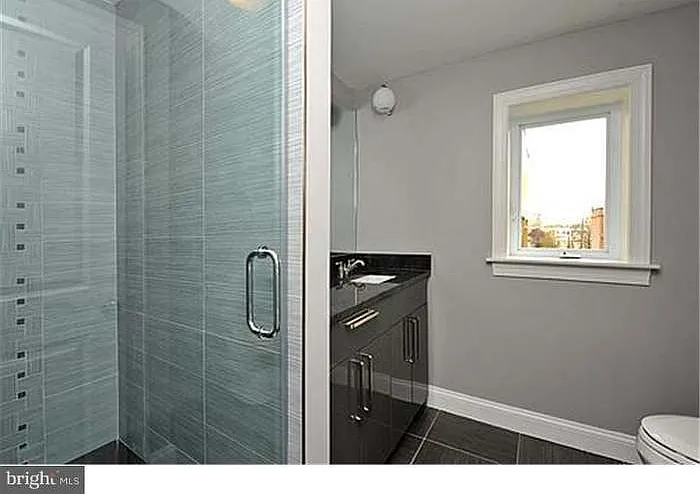805 Cameron St — Photo 4