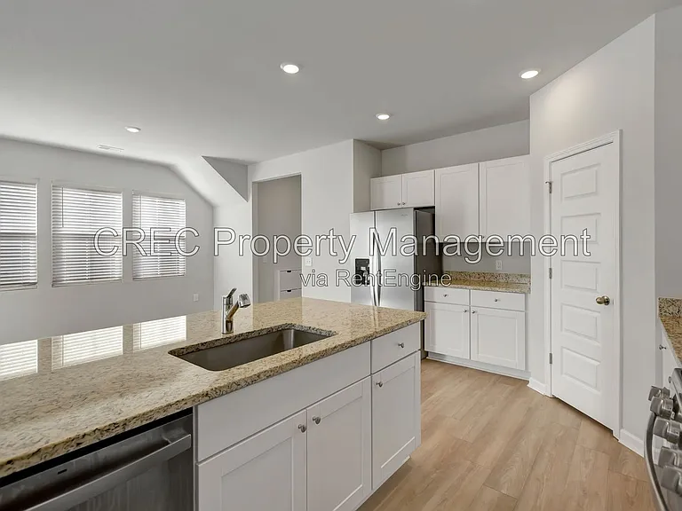 1465 Central Ave — Photo 4