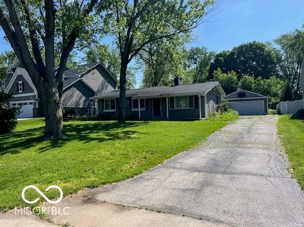 825 W Auman Dr, Carmel, IN 46032