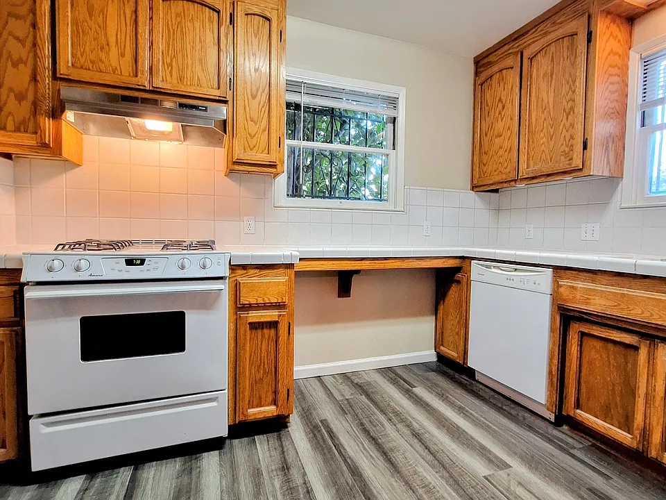 1505 & 1507 Lincoln Ave #1505