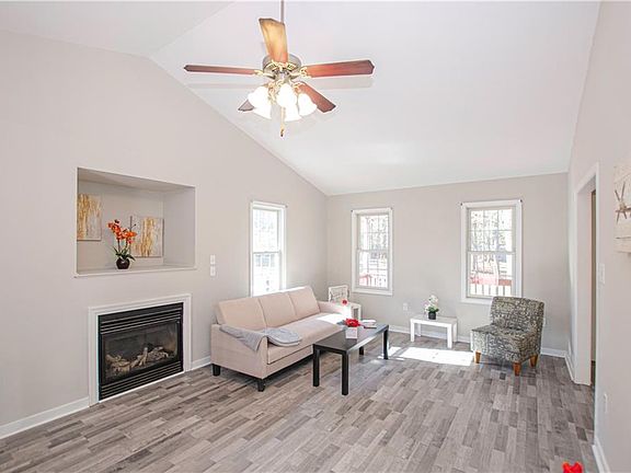 4th image of 1276 S Waterside Dr