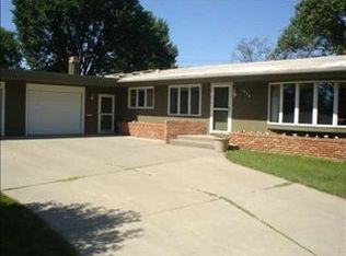 1714 5th St SW, Minot, ND 58701