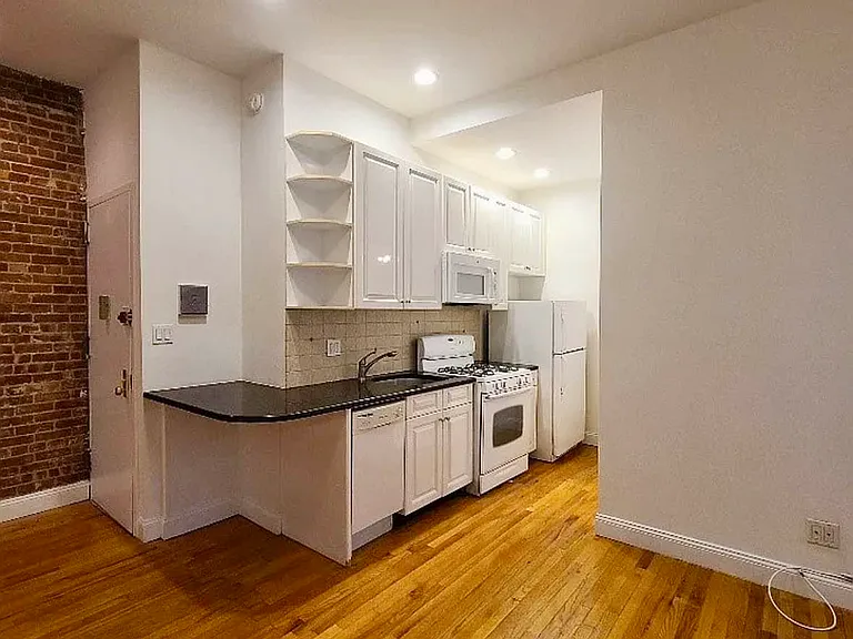 1720 2nd Ave #5C — Photo 3