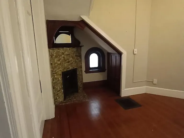 415 Belgravia Ct — Photo 11