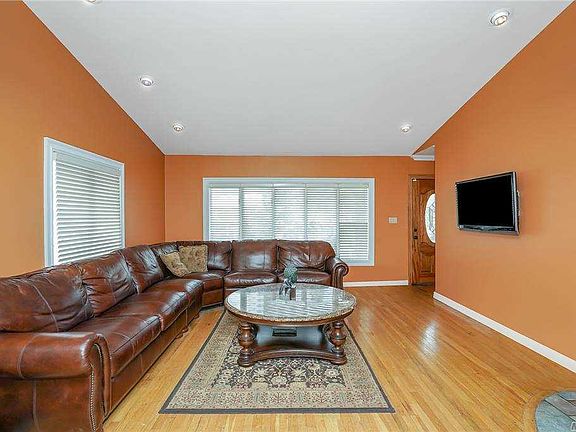 4th image of 1009 Lynn Dr