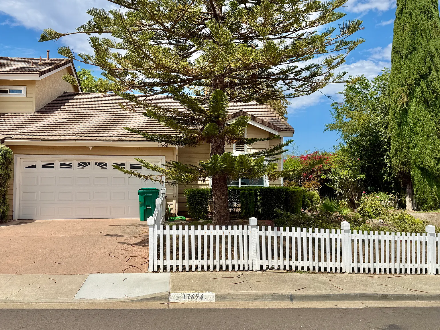 3 bed, 1348 sqft, $3,748 — Photo 1