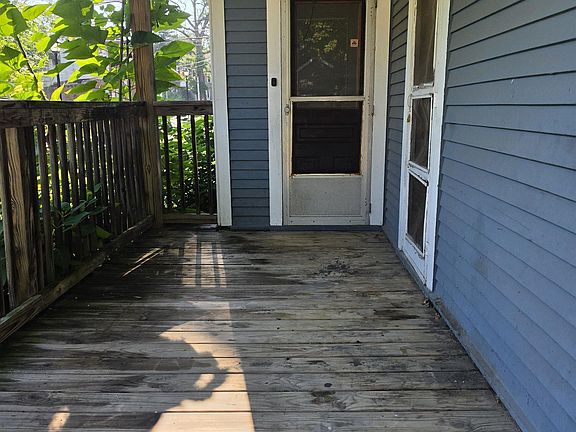 3rd image of 3201 Dinnen Ave