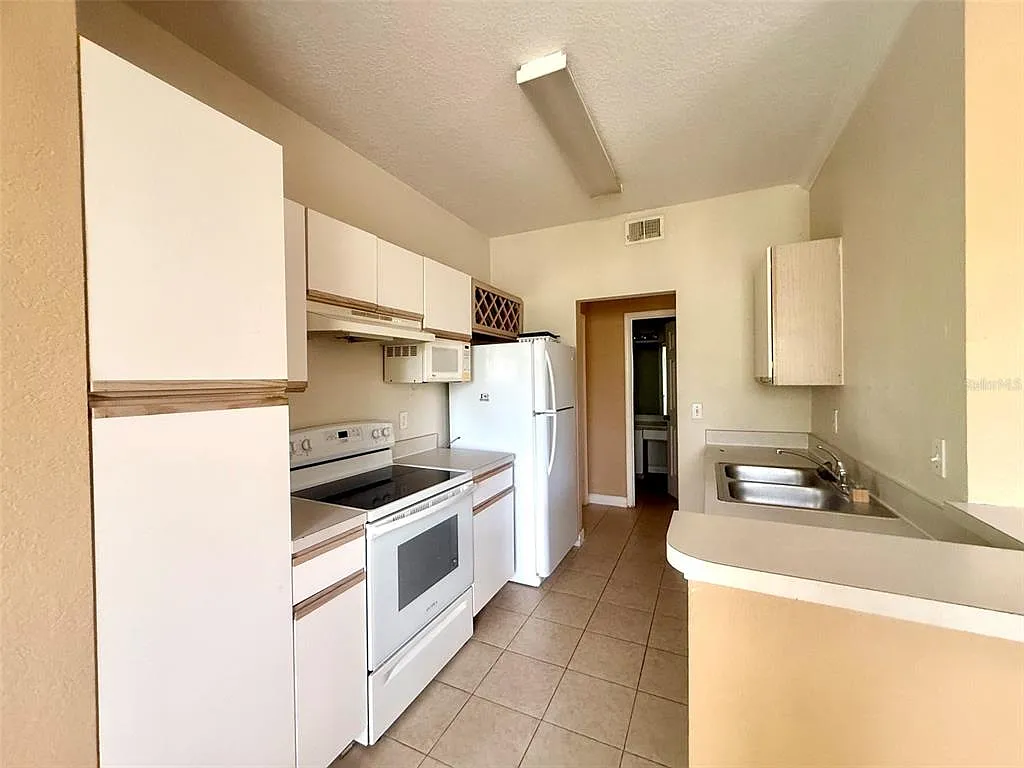 1 bed, 1.0 bath, 854 sqft, $1,400 — Photo 2