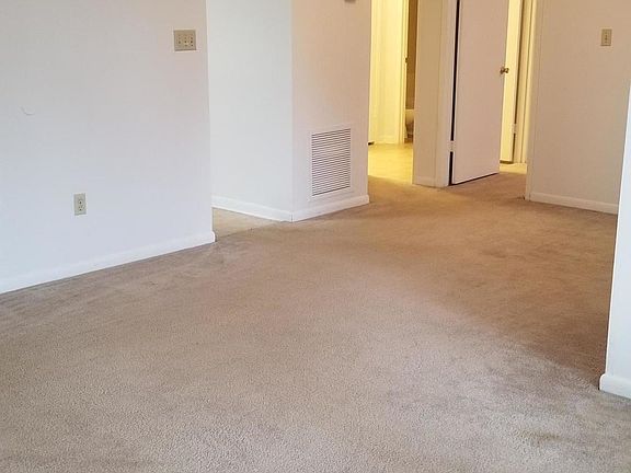 5th image of 3590 Sable Palm Ln Unit L