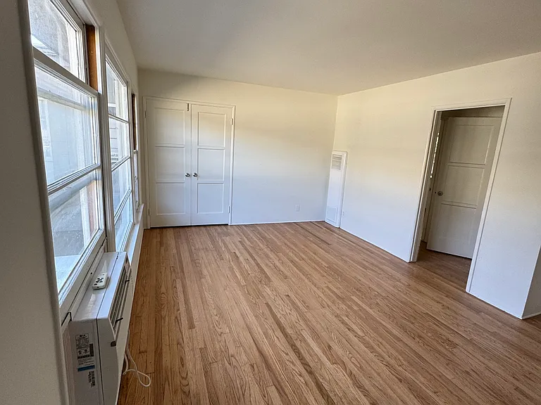 404 E Harvard St #11 — Photo 2