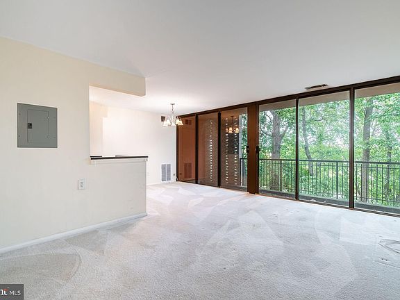 3rd image of 4 S Van Dorn St APT 302