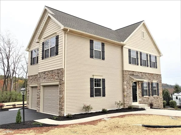 52 Michael Ln #B, Denver, PA 17517