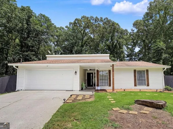 10 Saratoga Dr, Lawrenceville, GA 30044