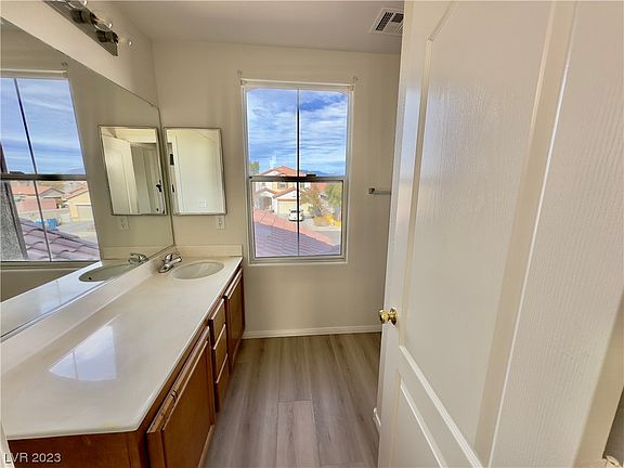 5th image of 8461 Cavaricci Ave