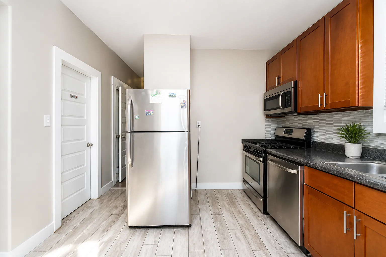 3 bed, $2,600 — Photo 2