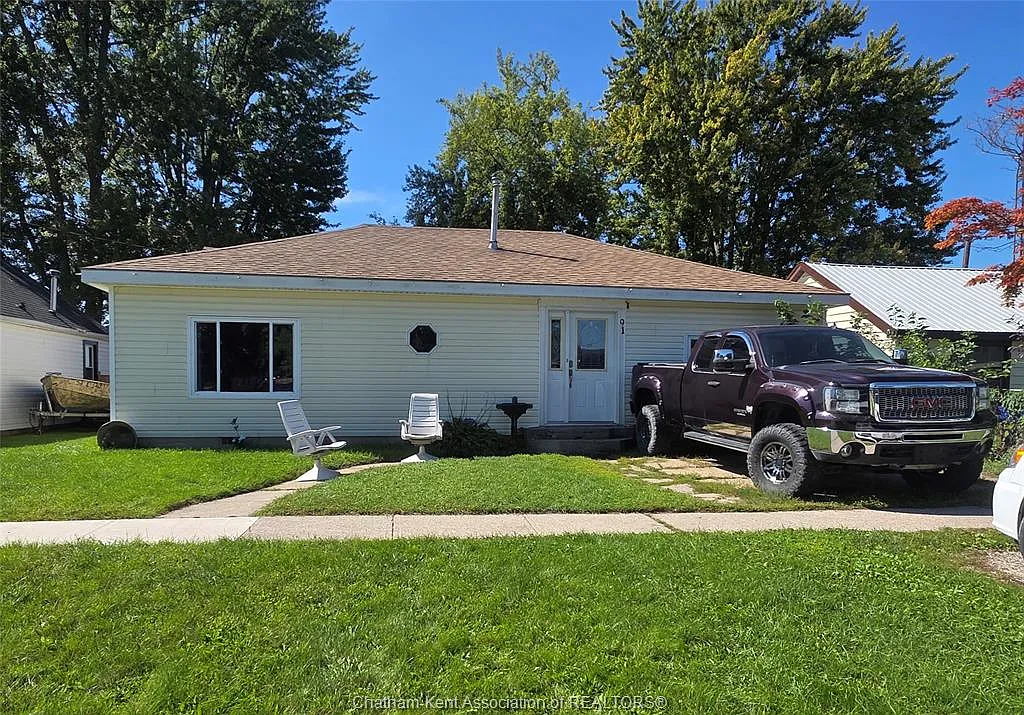 3 bed, $2,000 — Photo 1